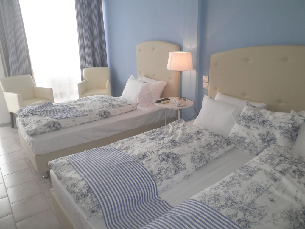 Seafront Studios and Apartments
