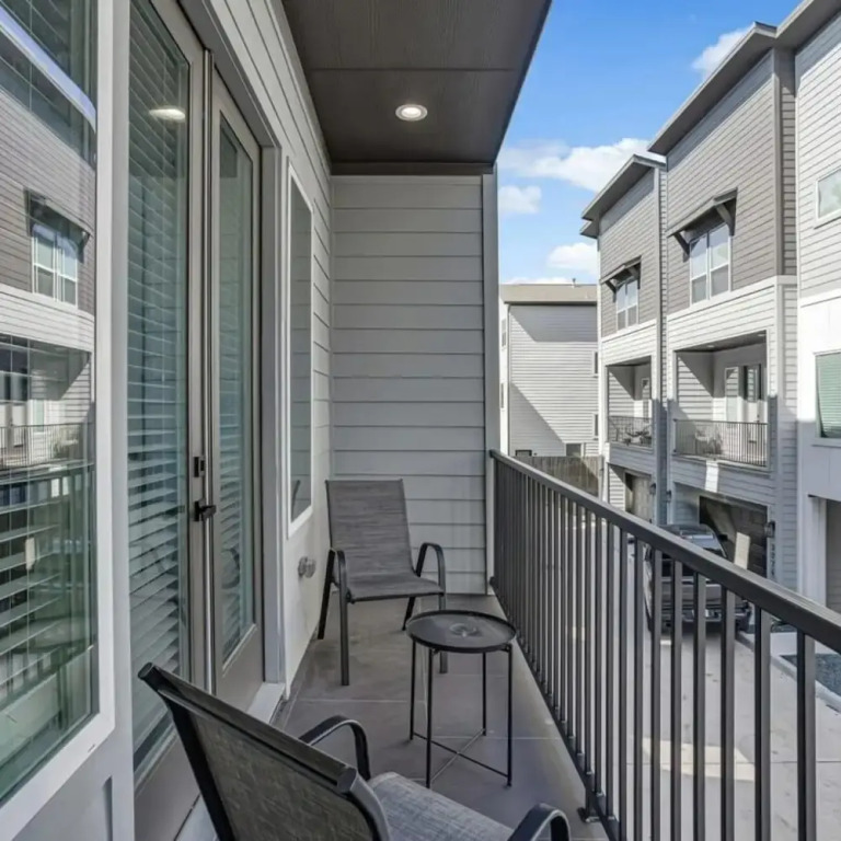 Luxury Urban Retreat Near Key Houston Locations