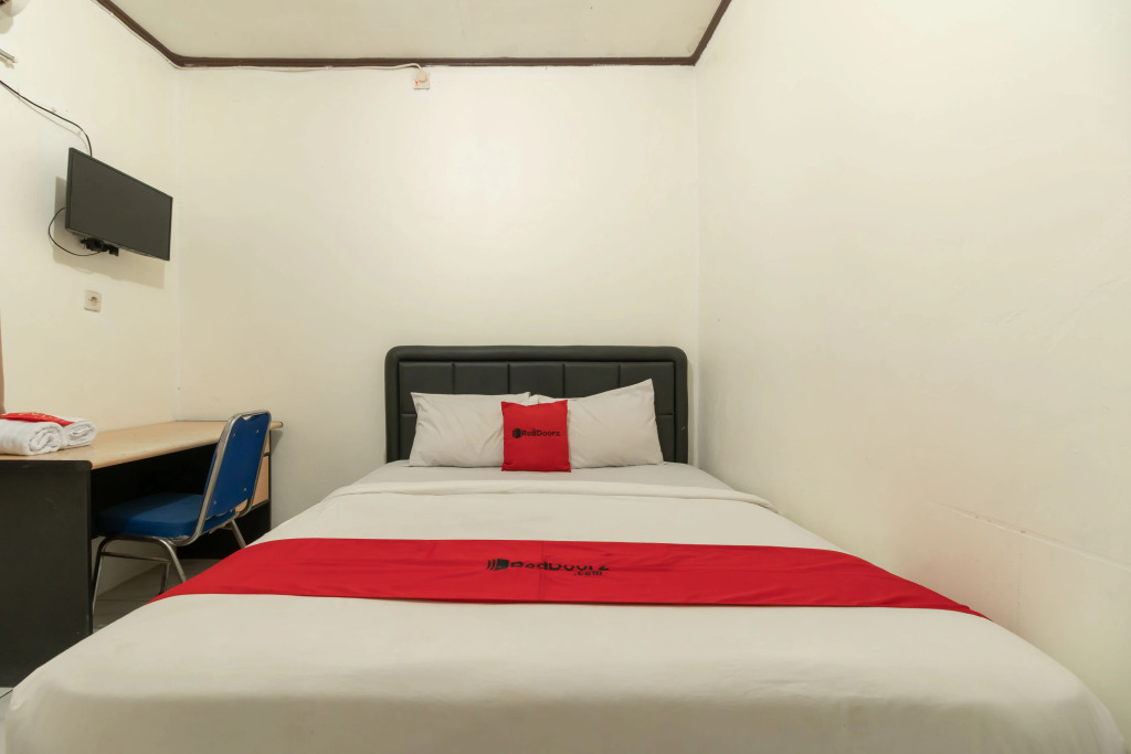 RedDoorz near Pondok Indah Water Park