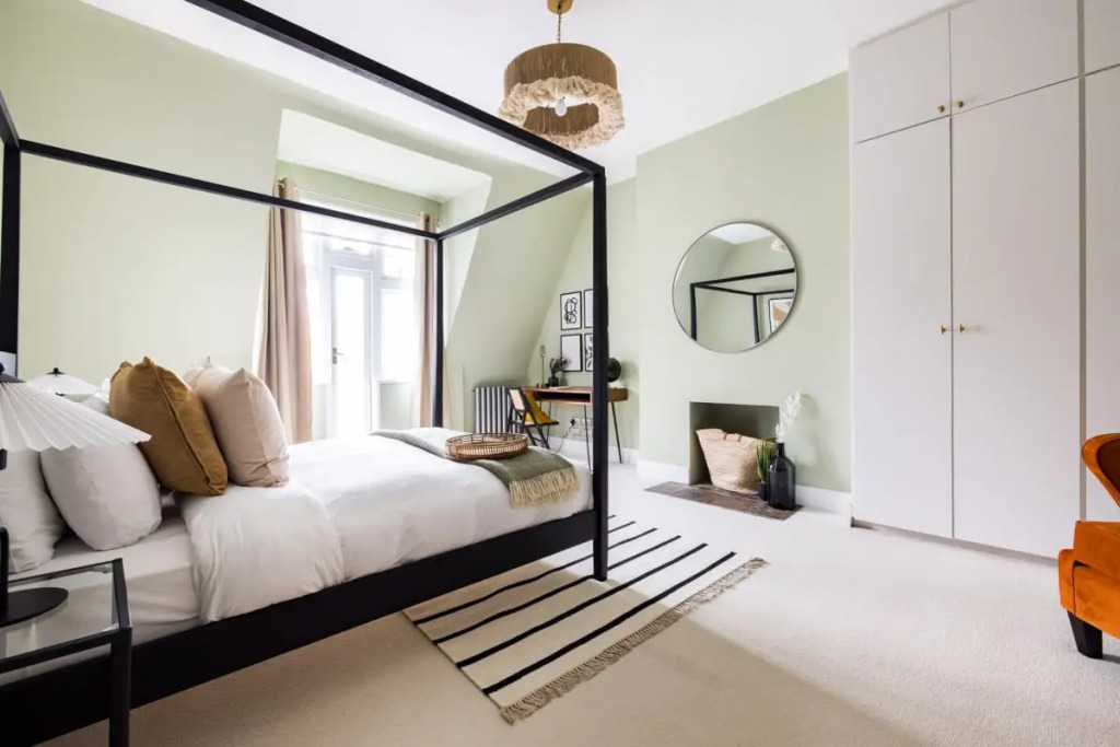The Queens Park Sanctum - Lovely 2bdr Flat with Balcony