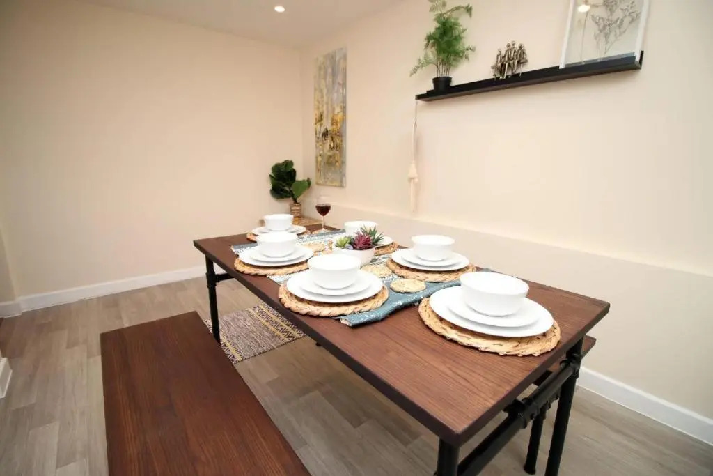 Cliftonmeade by Mia Living 2 bedroom apartment with free parking
