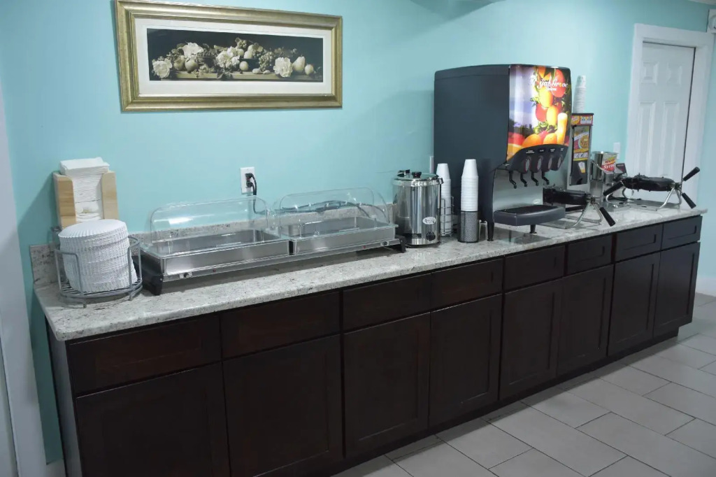 Destin Inn & Suites