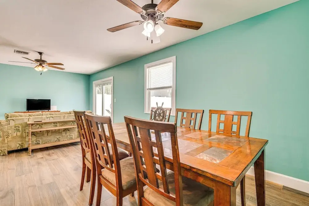 So Close to Coast: Walkable Fort Myers Beach Unit!