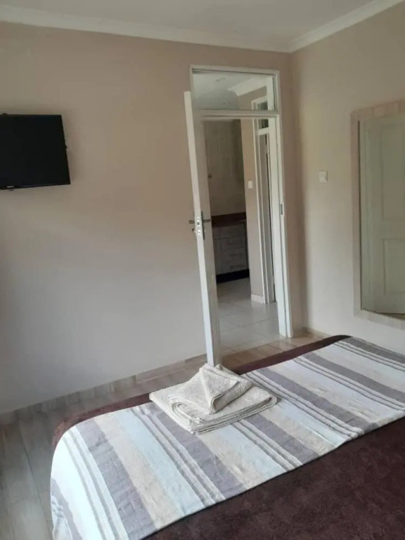 2 Bedroomed Apartment With En-suite and Kitchenette - 2068