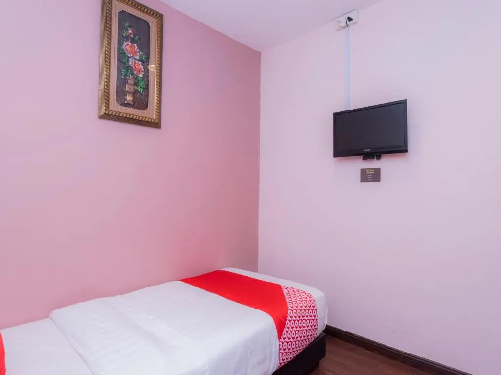 OYO 44026 98 Hotel