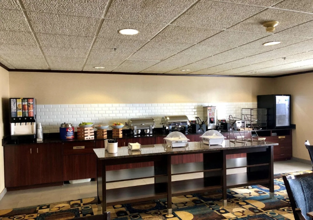 Country Inn & Suites by Radisson, Mt Pleasant-Racine West, WI