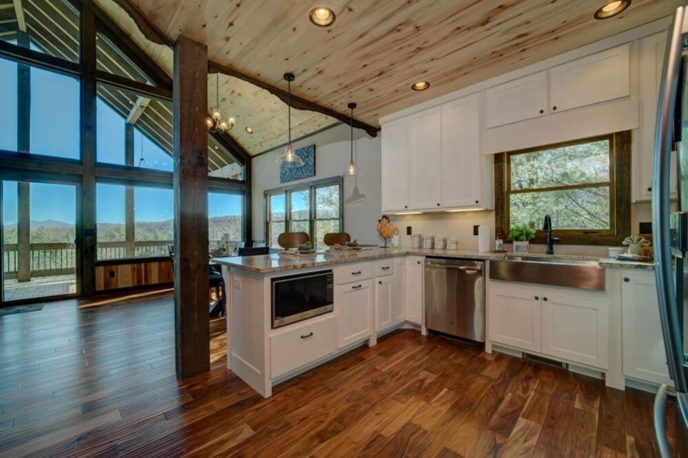 Bear Claw Cabin by Escape to Blue Ridge