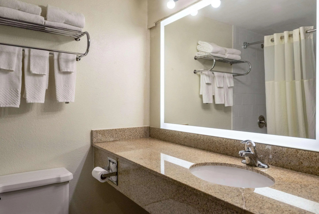 Quality Suites Milwaukee Airport