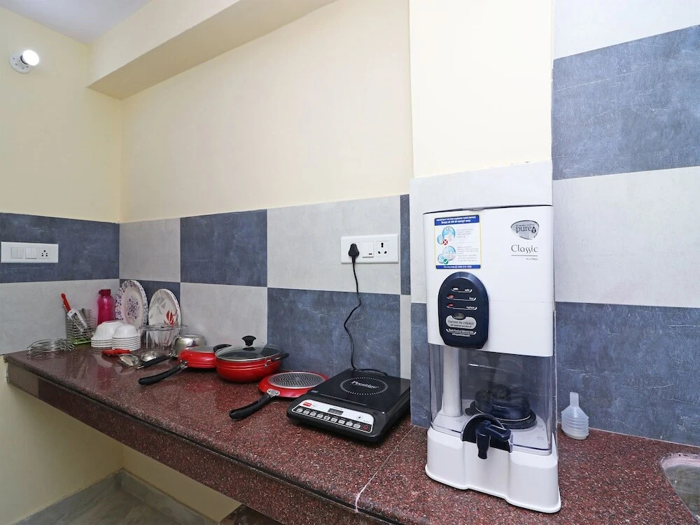 OYO Home 13520 Comfortable 2RK