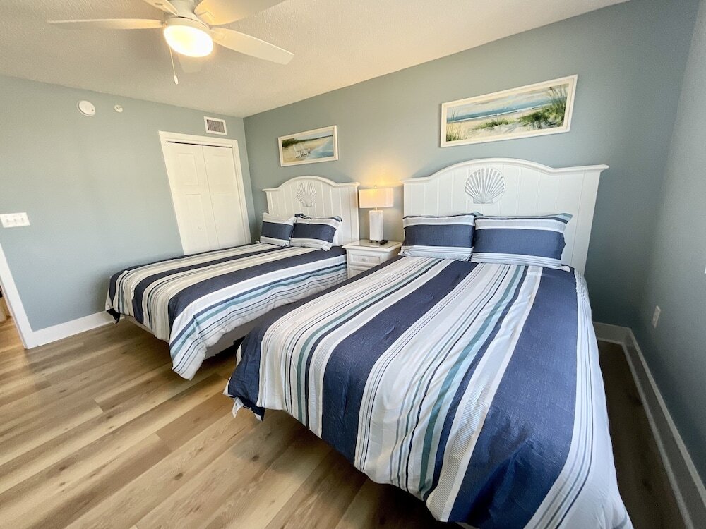 1003 Brighton, Fully Remodeled And Access To Resort Amenities 2 Bedroom Condo