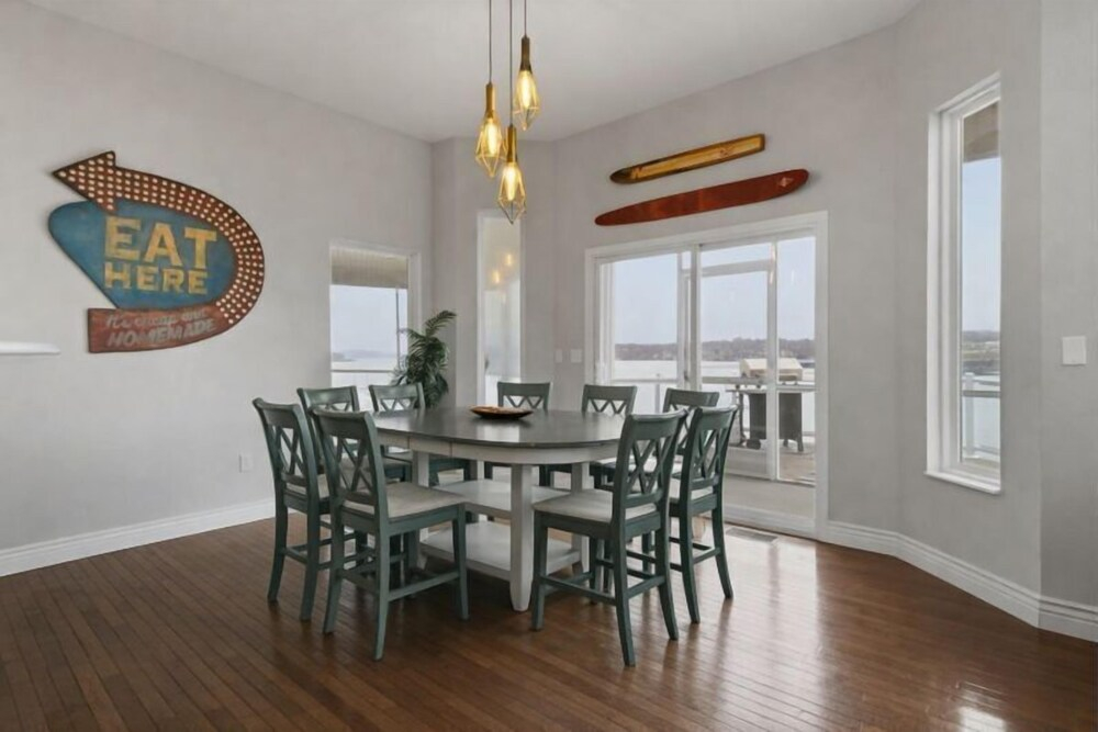 Lakefront House w/ Boat Slip, 2 Levels & Pool Table by Dog Days at the 19mm