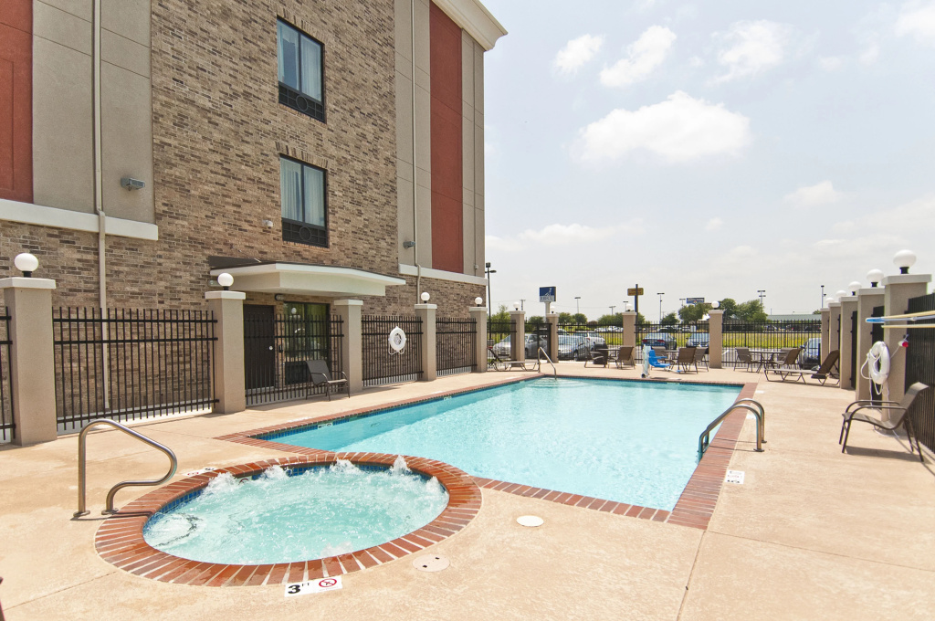 Holiday Inn Express & Suites San Antonio Frost Bank Center by IHG