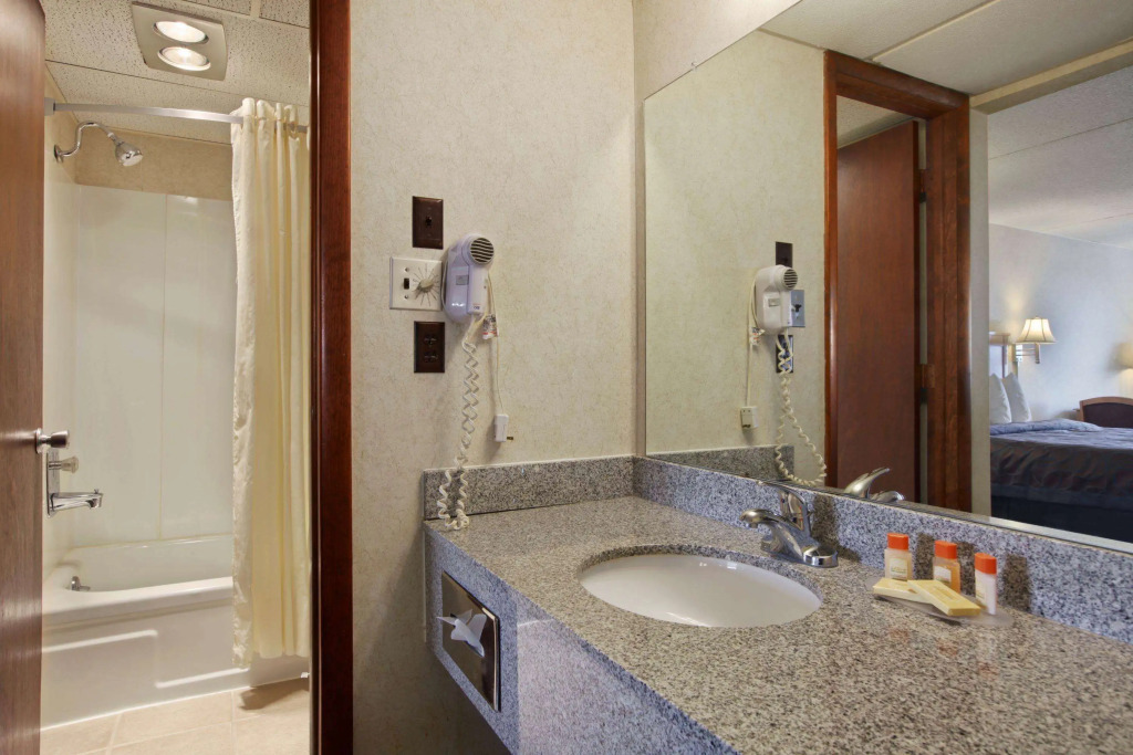 Days Inn by Wyndham Salina South
