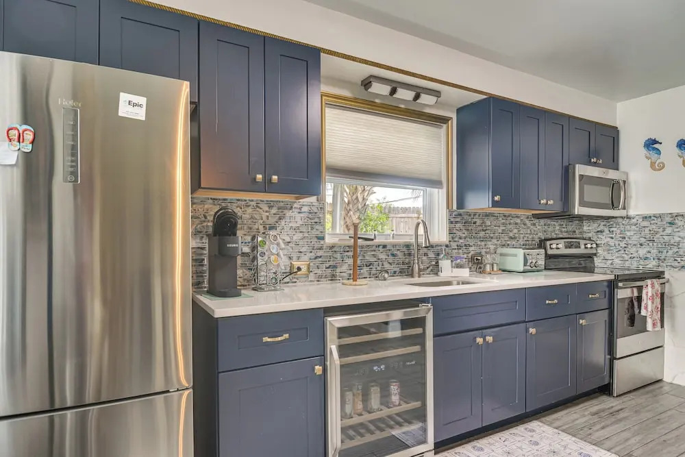 Near Beach & Corey Ave! Walkable Snowbird Escape