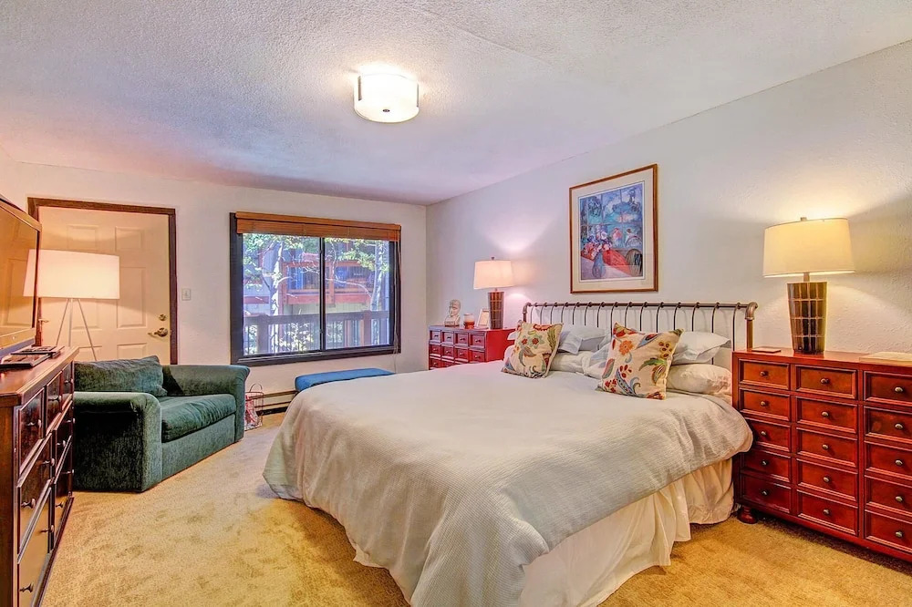 Tannenbaum By The River Condo: Walk To Town, Slopes