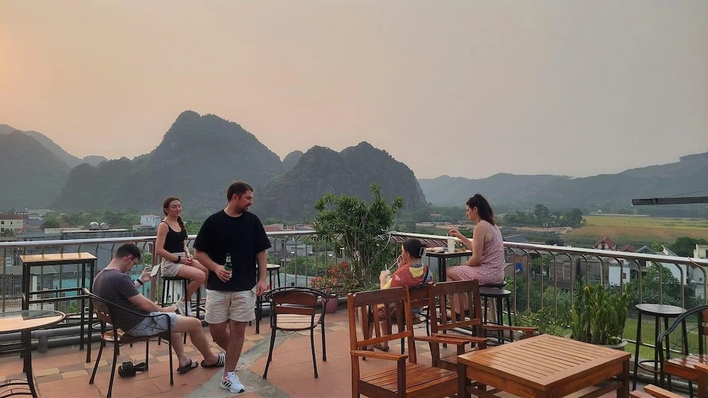 Phong Nha Jasmine Hostel & Roof Top Bar