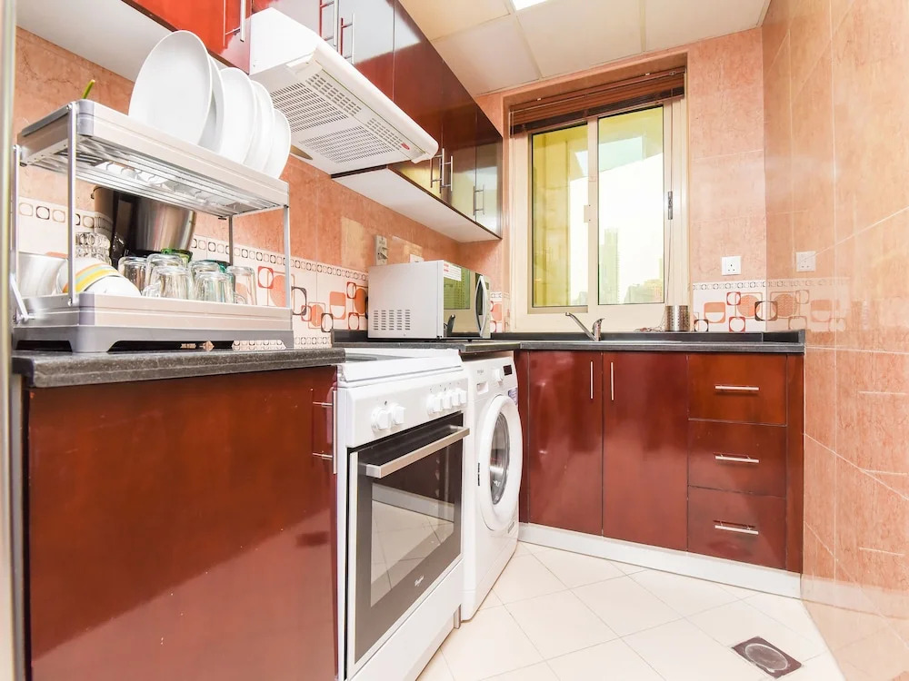 OYO 242 Home Marina Suites 2 BR