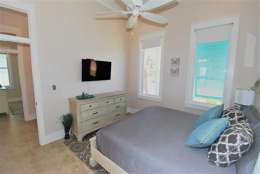 Coastal - Private Home Close To Beach & Bay 2 Bedroom Home by RedAwning