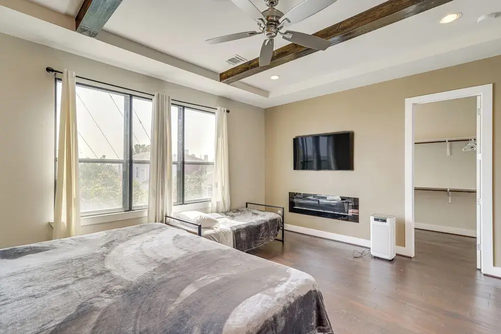 Houston Home w/ Rooftop Patio - 3 Mi to Downtown!