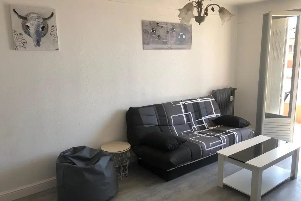 Beautiful Renovated T3 In The Heart Of Grasse!