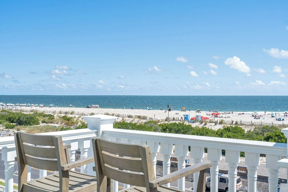 931 Beach Guest House