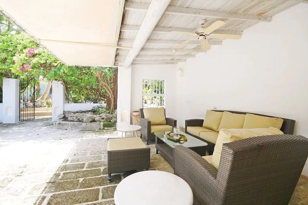 Pavilion Villa by Bluescape