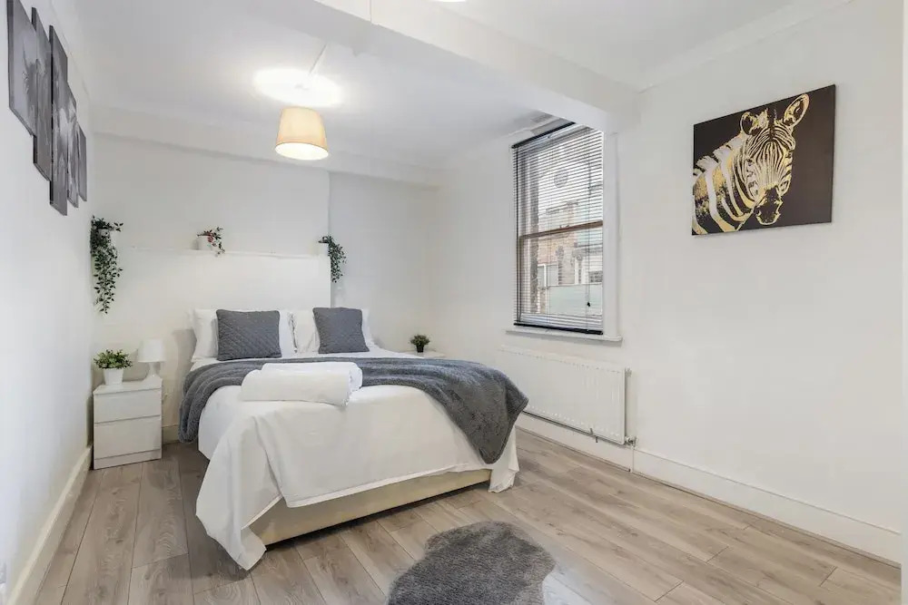 City Escape London - Spacious 4 Bedroom House