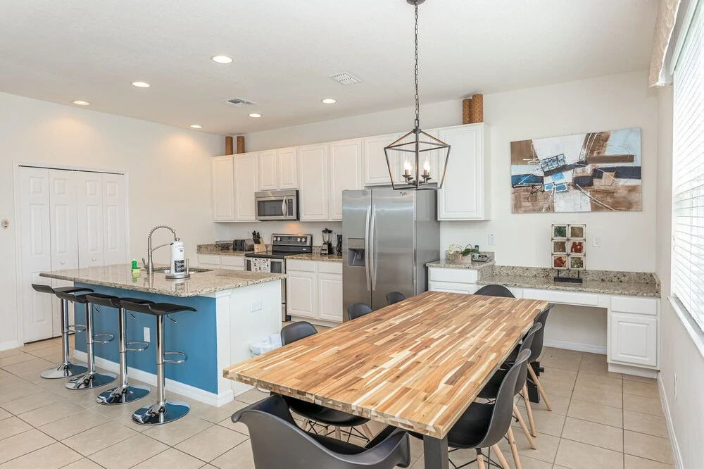 Fantastic Townhome With Pvt Pool and Lake View Near Disney by Redawning