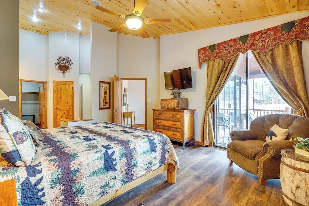 3BR Home Close to Golf, Hiking & Lakes - Dogs OK