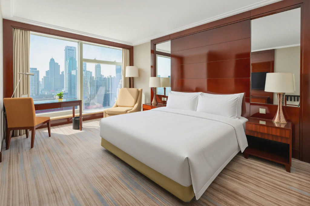 Golden Eagle Summit Hotel Downtown