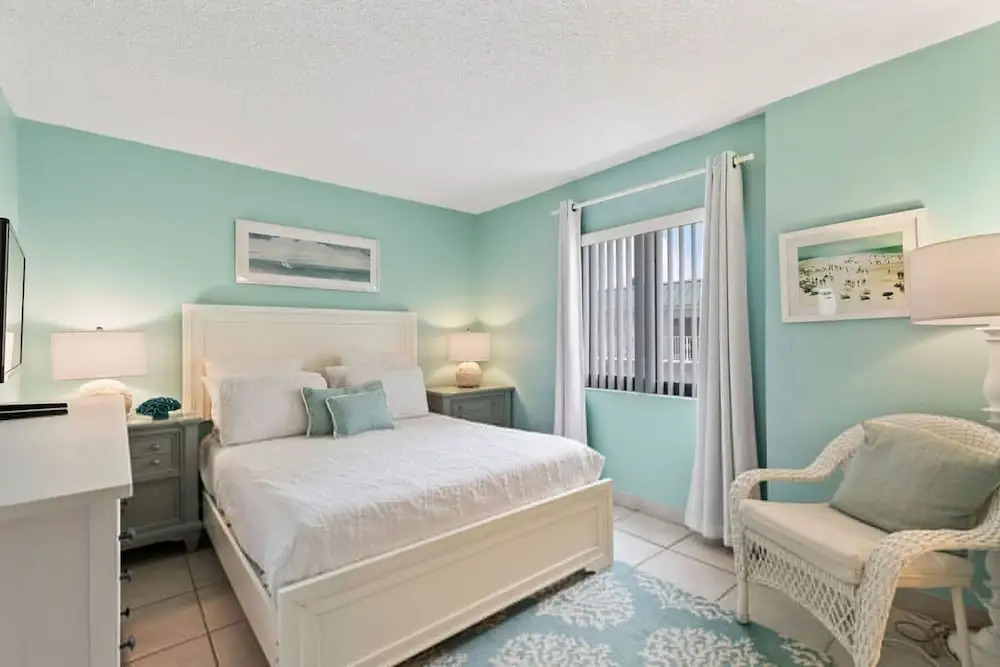 Updated Ocean Front Condo Aquamarine Suite 201