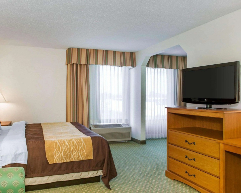 Quality Inn & Suites Near Amish Country