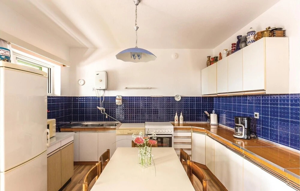 Beautiful Home in Makarska With Wifi and 2 Bedrooms