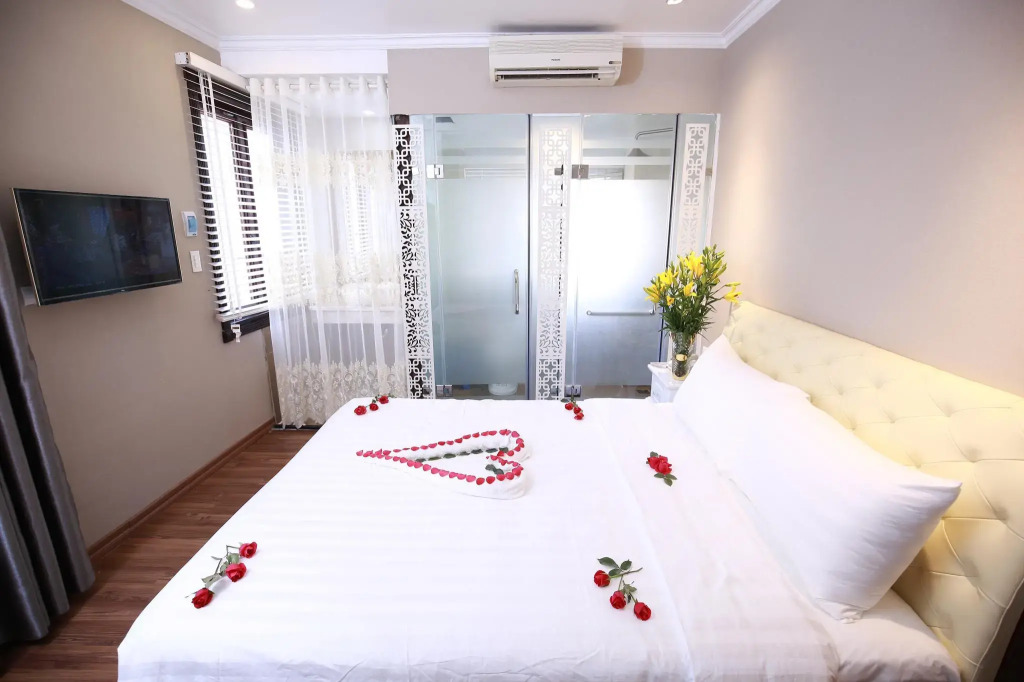 Little Hanoi Deluxe Hotel