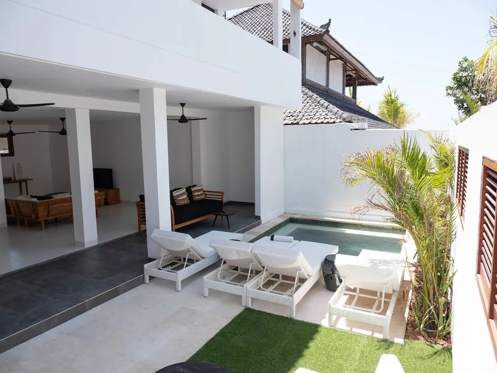 Ohanas Beachfront Resort & Beach Club