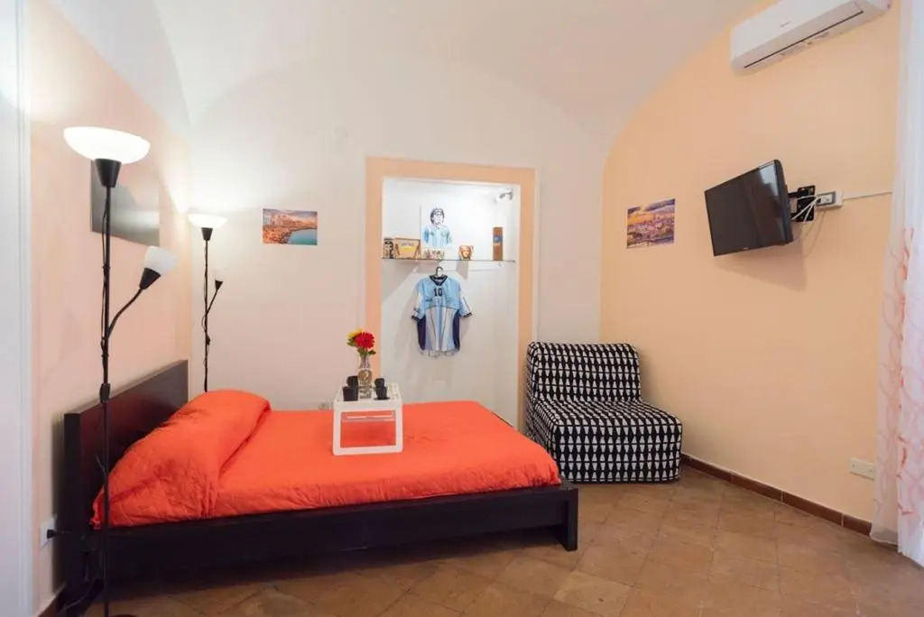 Bobbò House III, a balcony in the heart of Naples