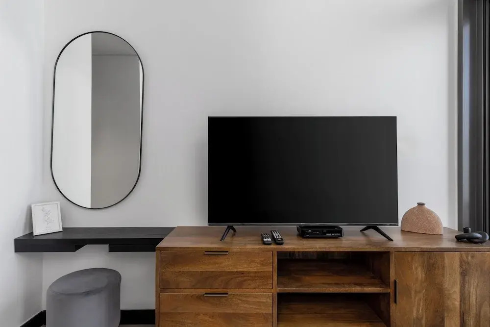 Waves - Stylish 13th-Floor Studio with Top-Notch Amenities