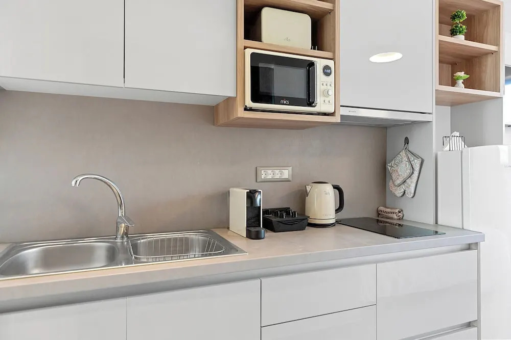 KOUROS STONE SUITES