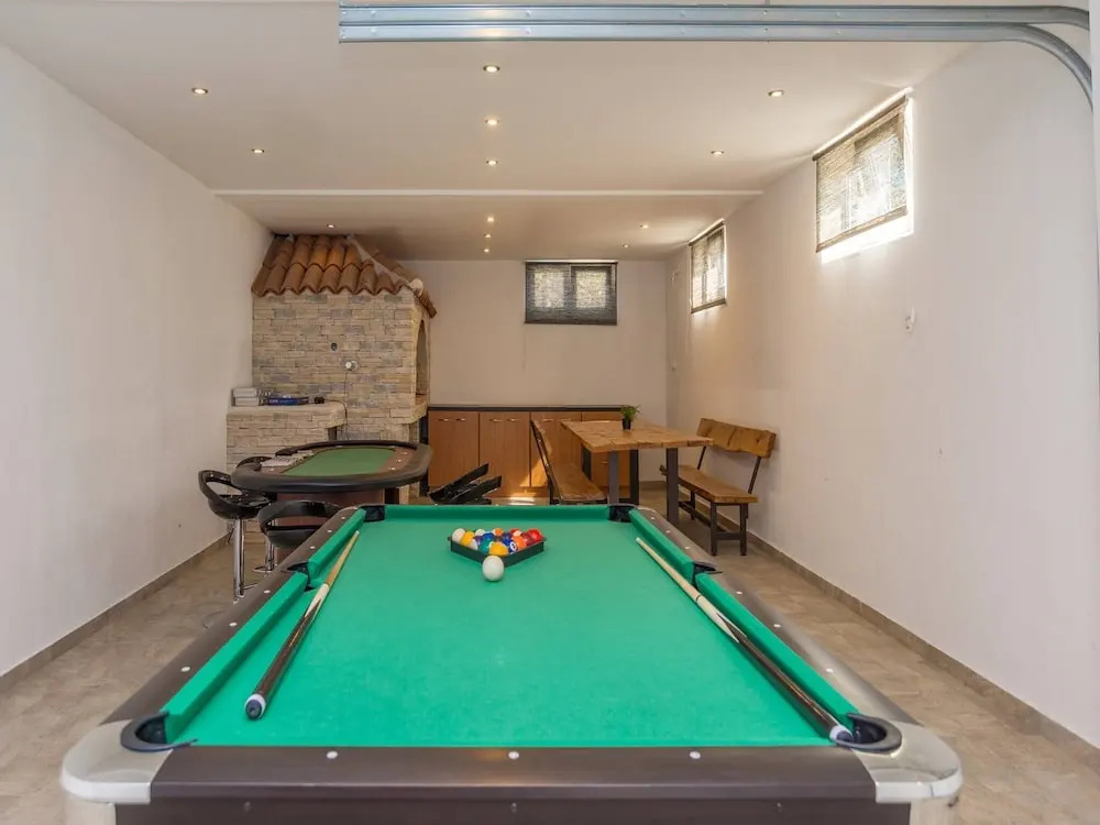 Magnificent Villa Mande With Pool, Vrana Lake