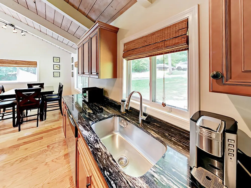 3br W/ Kayaks On Santuit Pond 3 Bedroom Home