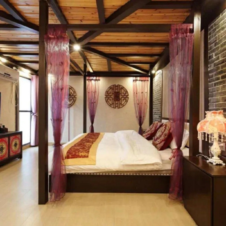 Fenghuang Nanmu Inn No.1
