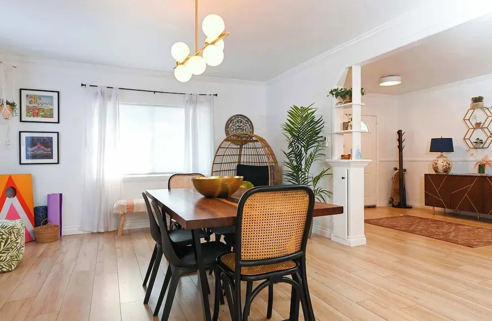 Immaculate 3bdr Private Bungalow, Walk to Beach!