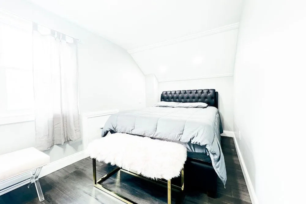 2 Homes, 1 Stay-7BR Niagara Falls Compound