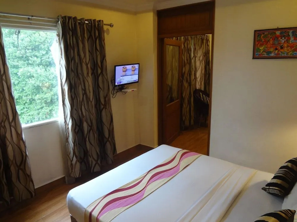 Hotel Seasons Thekkady