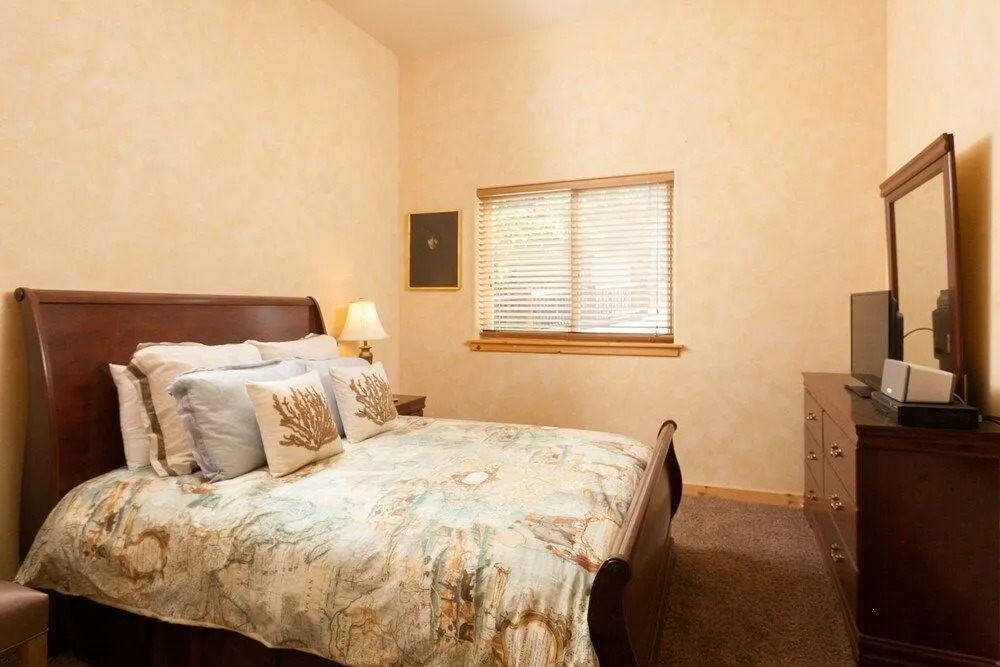 No. 27 Lakefront Lodge - 5 Br Home