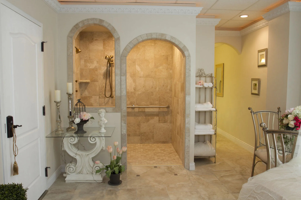 Hideaway Suites On 5th-Formally 5th East Hall