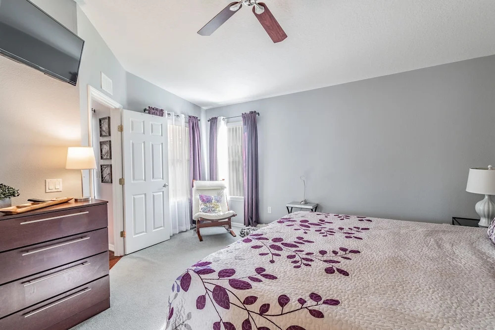 Near Theme Parks! Professional Design, Sleeps 7, Patio, Pool!