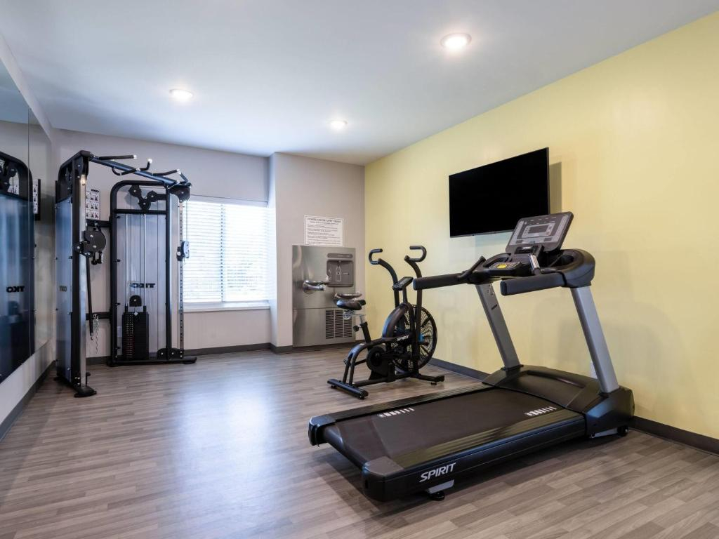 ECHO Suites Extended Stay by Wyndham Springfield Airport PLZ