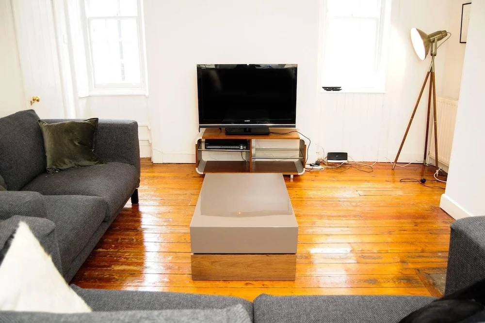 Beautiful Bohemian 2BR flat in the Cowgate