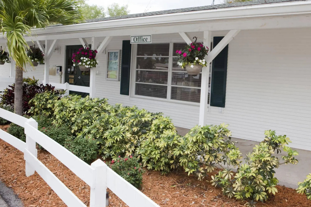 Groves RV Resort